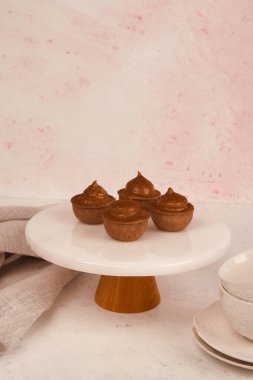 Ağzında eriyen bir ışık, kremalı ekkin.