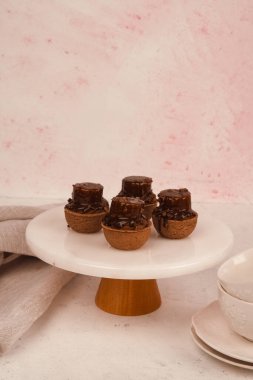 Ağzında eriyen bir ışık, kremalı ekkin.