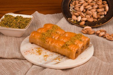 Ev yapımı Baklava 'nın Altın Çıtır Tabakları