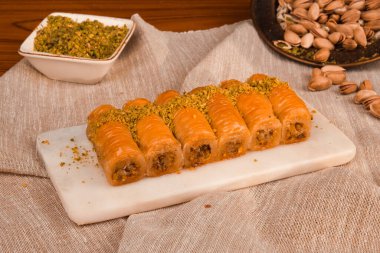 Ev yapımı Baklava 'nın Altın Çıtır Tabakları