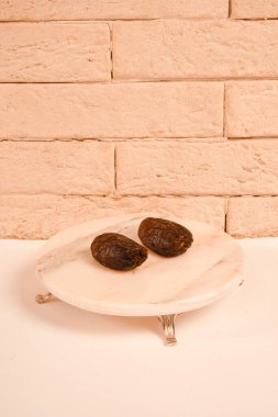 Geleneksel Orta Doğu Atıştırması: Tarihler ve Fındıklar