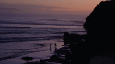 Günbatımı sörf sahnesi, Imsouane Fas seyahat macerası.