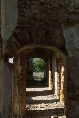 Eski şehir Kotor 'daki terk edilmiş bina, monthe gro.