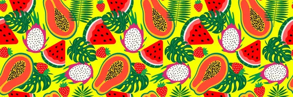 Yaz tekstil ve yüzey tasarımı için sarı arka planda papaya, ejderha meyvesi, karpuz, çilek ve palmiye yapraklarıyla kusursuz tropik meyve deseni.