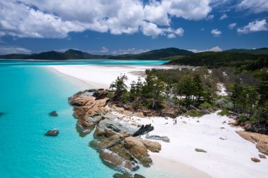 Queensland Avustralya 'daki WhitSunday Adası' ndaki Hill Körfezi 'ndeki Bettys Plajı.