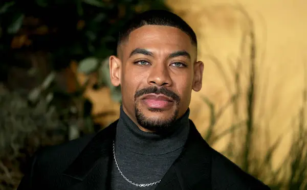 Aaron Pierre, 11 Aralık 2024 'te İngiltere' nin başkenti Londra 'da Sinema Dünyası Leicester Meydanı' nda düzenlenen Mufasa The Lion King UK galasına katılır..