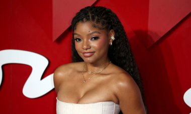 Halle Bailey, İngiltere 'nin başkenti Londra' da bulunan Royal Albert Hall 'da verilen Moda Ödülleri 2024' e katılıyor..