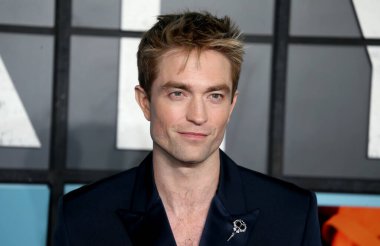 Robert Pattinson, 13 Şubat 2025 'te İngiltere' nin başkenti Londra 'da Sinema Dünyası Leicester Meydanı' ndaki Mickey 17..