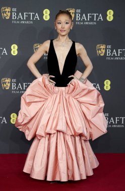 Ariana Grande, İngiltere 'nin başkenti Londra' da 16 Şubat 2025 tarihinde The Royal Festival Hall 'da 2025 BAFTA Film Ödülleri' ne katılmıştır..