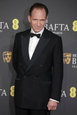 Ralph Fiennes, İngiltere 'nin Londra şehrinde 16 Şubat 2025 tarihinde Royal Festival Hall' da 2025 BAFTA film ödüllerine katılır..