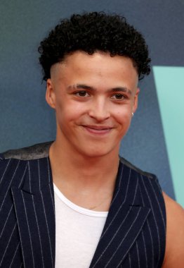 Lee Braithwaite, İngiltere 'nin başkenti Londra' da 17 Ekim 2024 'te The Royal Festival Hall' da düzenlenen 68. BFI Londra Film Festivali sırasında We Live in Time manşet galasına katılır..