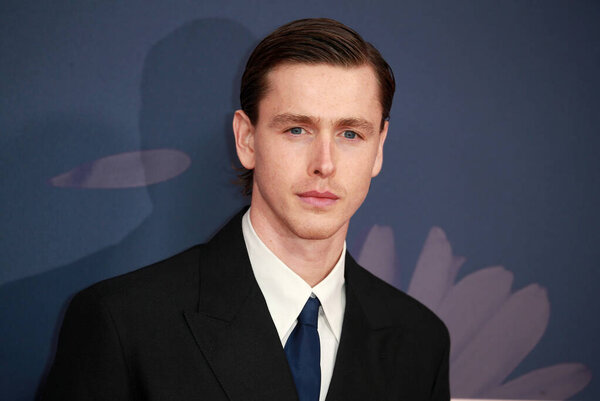 Харрис Дикинсон принял участие в мировой премьере фильма "Блиц" во время гала-концерта в честь открытия 68-го Лондонского кинофестиваля в Королевском фестивальном зале 09 октября 2024 года в Лондоне, Англия.