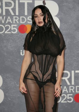 Charli XCX, BRIT Ödülleri 2025 Kıtalararası Otel Londra O2 'de 01 Mart 2025' te Londra, İngiltere 'de katılmaktadır..