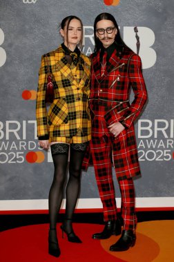 Lottie Kane ve Joshua Kane, 2001 Mart 2025 'te Londra' daki Intercontinental Hotel O2 'de BRIT Ödülleri' ne katıldılar..