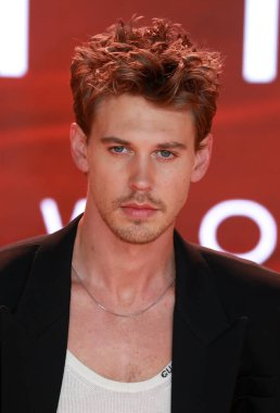 Austin Butler, 15 Şubat 2024 'te İngiltere' de Leicester Meydanı 'nda bulunan Dune II' nin dünya prömiyerine katılır..