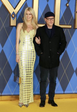 Claudia Schiffer ve yönetmen Matthew Vaughn 24 Ocak 2024 'te Londra, İngiltere' de bulunan Odeon Luxe Leicester Meydanı 'nda Argylle' in dünya prömiyerine katıldılar.. 
