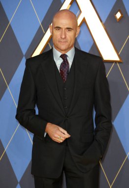 Mark Strong 24 Ocak 2024 'te Londra, İngiltere' deki Odeon Luxe Leicester Meydanı 'nda Argylle' in dünya prömiyerine katılır..