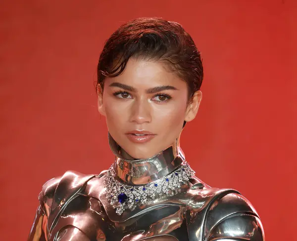 Zendaya, 15 Şubat 2024 'te Londra' da Leicester Meydanı 'nda bulunan Dune II' nin dünya prömiyerine katılır..