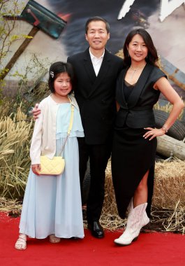 Lee Isaac Chung ve Valerie Chung, İngiltere 'nin başkenti Londra' da bulunan Sinema Dünyası Leicester Meydanı 'nda düzenlenen Twisters Avrupa Prömiyeri' ne katıldılar..