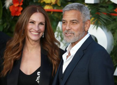Julia Roberts ve George Clooney, İngiltere 'nin başkenti Londra' da bulunan Odeon Luxe Leicester Meydanı 'nda düzenlenen Dünya Cennete Bilet Galasına katıldılar..
