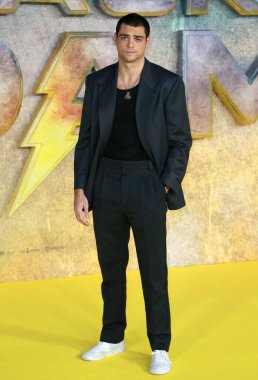 Noah Centineo 18 Ekim 2022 'de Londra, İngiltere' de Sinema Dünyası Leicester Meydanı 'nda Black Adam' ın İngiltere prömiyerine katılır..