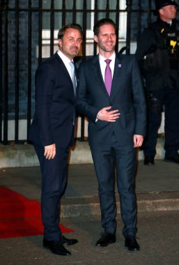 Lüksemburg Başbakanı Xavier Bettel ve eşi Gauthier Destenay, NATO liderleriyle 3 Aralık 2019 'da Londra, İngiltere' de yapılacak bir resepsiyon için Downing Caddesi 10 numaraya geldiler..