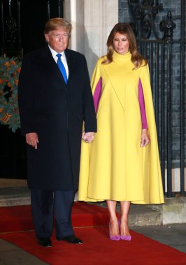 ABD Başkanı Donald Trump ve First Lady Melania Trump, 3 Aralık 2019 tarihinde Londra, İngiltere 'de NATO liderleriyle bir karşılama için Downing Caddesi 10 numaraya geldiler..