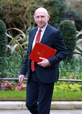 İngiltere Savunma Bakanı John Healey, 26 Mart 2025 'te Londra, İngiltere' deki kabine toplantısından sonra Downing Caddesi 10 numaradan ayrıldı..