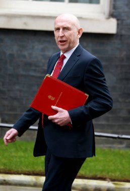 İngiltere Savunma Bakanı John Healey, 26 Mart 2025 'te Londra, İngiltere' deki kabine toplantısından sonra Downing Caddesi 10 numaradan ayrıldı..