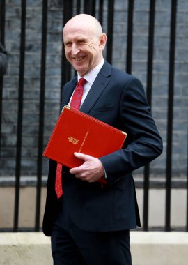 İngiltere Savunma Bakanı John Healey, 26 Mart 2025 'te Londra, İngiltere' deki kabine toplantısından sonra Downing Caddesi 10 numaradan ayrıldı..