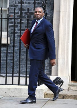 İngiltere Dışişleri Bakanı David Lammy, 26 Mart 2025 'te İngiltere' nin başkenti Londra 'da yapılan kabine toplantısının ardından Downing Caddesi 10 numaradan ayrıldı..
