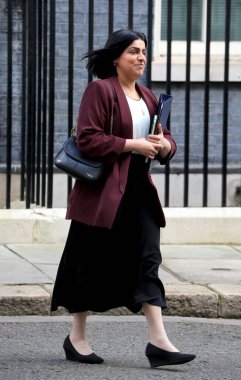 İngiltere Adalet Bakanı Shabana Mahmood, 26 Mart 2025 'te İngiltere' nin başkenti Londra 'da yapılan kabine toplantısının ardından Downing Caddesi 10 numaradan ayrıldı..