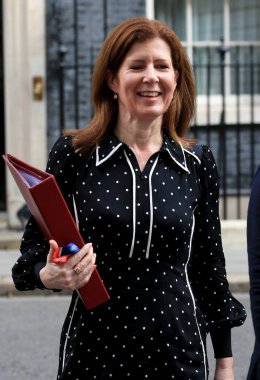 İngiltere Uluslararası Kalkınma Bakanı Jenny Chapman, 26 Mart 2025 'te Londra, İngiltere' deki bir kabine toplantısından sonra 10 Downing Street 'ten ayrıldı..