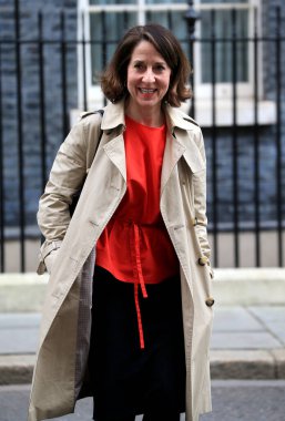 Liz Kendall, İngiltere Çalışma ve Emeklilik Bakanı 26 Mart 2025 'te Londra, İngiltere' deki kabine toplantısından sonra Downing Caddesi 10 numaradan ayrıldı..