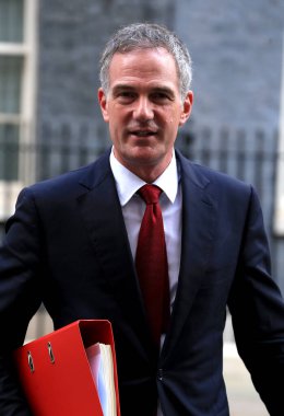 Peter Kyle, İngiltere bilim, yenilik ve teknoloji sekreteri 26 Mart 2025 'te Londra, İngiltere' deki bir kabine toplantısından sonra Downing Street 'ten ayrıldı..