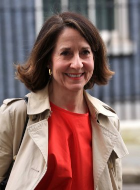 Liz Kendall, İngiltere Çalışma ve Emeklilik Bakanı 26 Mart 2025 'te Londra, İngiltere' deki kabine toplantısından sonra Downing Caddesi 10 numaradan ayrıldı..