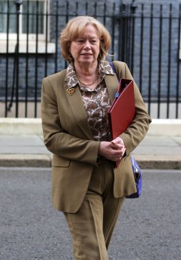 İngiltere 'nin Lordlar Kamarası Lideri Angela Smith 26 Mart 2025' te Londra, İngiltere 'deki kabine toplantısından sonra Downing Caddesi 10 numaradan ayrıldı..