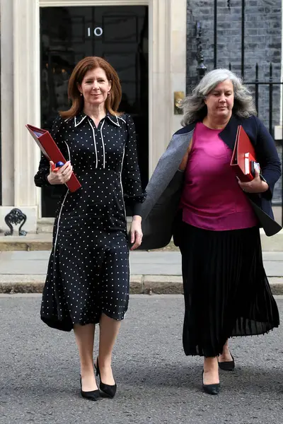 Jenny Chapman, İngiltere Uluslararası Kalkınma Bakanı ve İngiltere ulaştırma bakanı Heidi Alexander 26 Mart 2025 'te Londra, İngiltere' deki kabine toplantısından sonra Downing Street 'ten ayrıldılar..