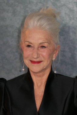 Bayan Helen Mirren 27 Mart 2025 'te Londra' daki Odeon Luxe Leicester Meydanı 'nda düzenlenen Mobland Global Galasına katılıyor..
