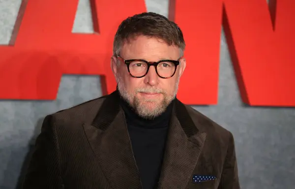 Guy Ritchie 27 Mart 2025 'te Londra, İngiltere' deki Odeon Luxe Leicester Meydanı 'ndaki Mobland Global Galasına katılır..