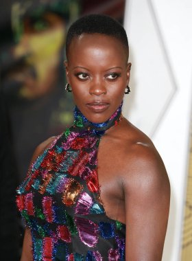 Florence Kasumba, İngiltere 'nin başkenti Londra' da 3 Kasım 2022 'de Sinema Dünyası Leicester Meydanı' nda Kara Panter Wakanda Ebedi Avrupa Premiere 'sine katıldı..
