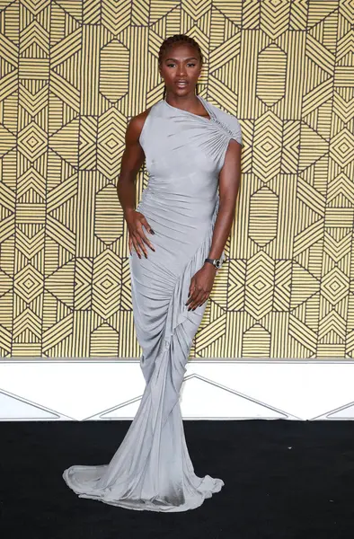 Dina Asher Smith, 3 Kasım 2022 'de Londra' da Sinema Dünyası Leicester Meydanı 'nda Kara Panter Wakanda Ebedi Avrupa Premiere' sine katılır..