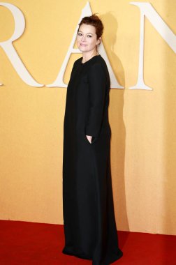Erica Schmidt, 7 Aralık 2021 'de Londra, İngiltere' de bulunan Odeon Luxe Leicester Meydanı 'ndaki Cyrano' nun İngiltere prömiyerine katılır..