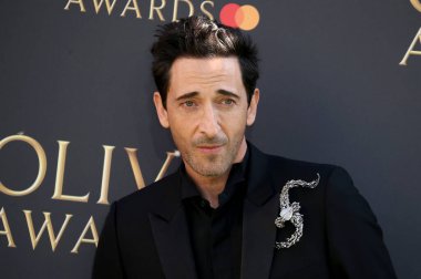 Adrien Brody, Royal Albert Hall 'da The Olivier Ödülleri 2025' e 6 Nisan 2025 'te Londra, İngiltere' de katılmıştır..