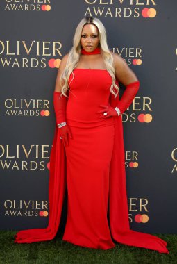 Marina Wallace, The Royal Albert Hall 'da The Olivier Ödülleri 2025' e 6 Nisan 2025 'te Londra, İngiltere' de katılmıştır..