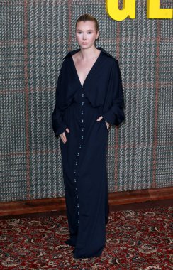 Lauren Lyle, İngiltere 'nin başkenti Londra' da bulunan Royal Drury Lane Tiyatrosu 'nda The Gentlemen' in UK Series Global Prömiyeri 'ne katıldı..