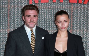 Rocco Ritchie ve Olivia Monjardin, İngiltere 'nin başkenti Londra' da bulunan Royal Drury Lane Tiyatrosu 'nda The Gentlemen' in UK Series Global Prömiyeri 'ne katıldılar.. 