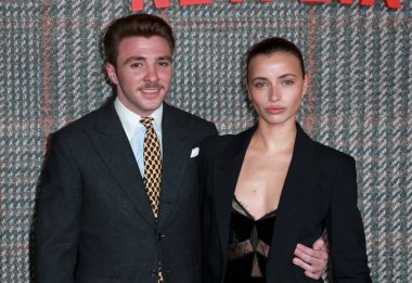 Rocco Ritchie ve Olivia Monjardin, İngiltere 'nin başkenti Londra' da bulunan Royal Drury Lane Tiyatrosu 'nda The Gentlemen' in UK Series Global Prömiyeri 'ne katıldılar.. 