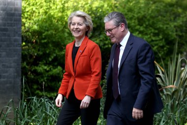 İngiltere Başbakanı Keir Starmer ve Avrupa Komisyonu Başkanı Ursula von der Leyen 24 Nisan 2025 'te İngiltere' nin başkenti Londra 'da 10..