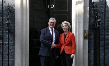 İngiltere Başbakanı Keir Starmer ve Avrupa Komisyonu Başkanı Ursula von der Leyen, 24 Nisan 2025 'te İngiltere' nin başkenti Londra 'da 10..
